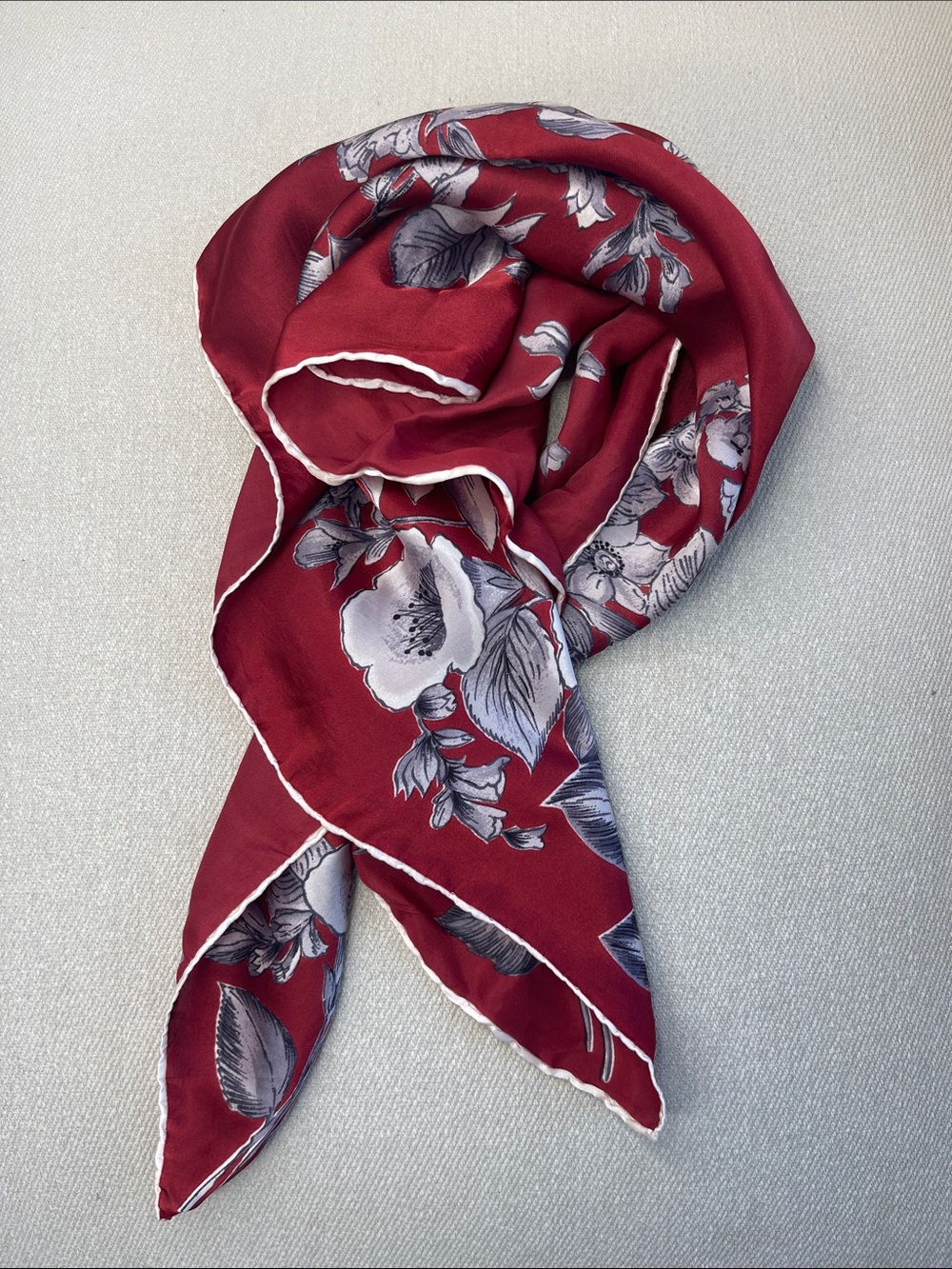 S03. 100% VINTAGE Silk Scarf 26"x26"
